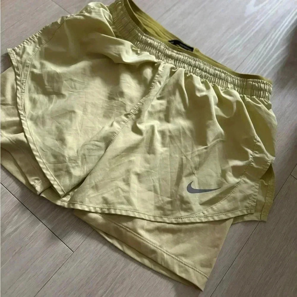 Nike Women`s Tempo Luxe 2-in-1 Running Shorts - Picture 8 of 8